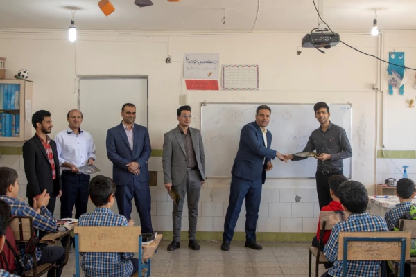 به مناسبت دهه سرآمدی آموزش انجام گرفت:
 5