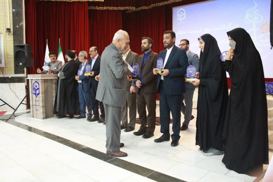 مشاور رئیس دانشگاه فرهنگیان کشور:
رشته های جدیدی در دانشگاه فرهنگیان تعریف شده است 21