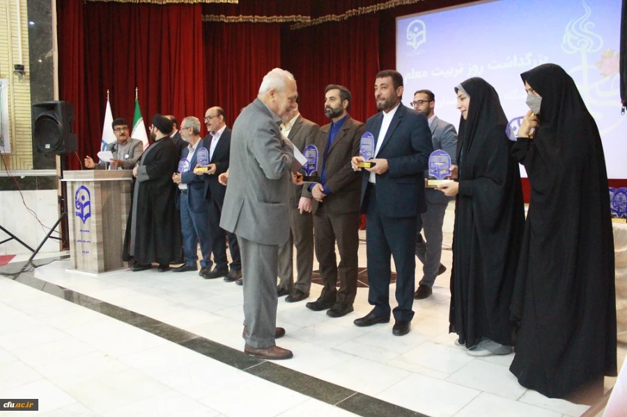 مشاور رئیس دانشگاه فرهنگیان کشور:
رشته های جدیدی در دانشگاه فرهنگیان تعریف شده است 22