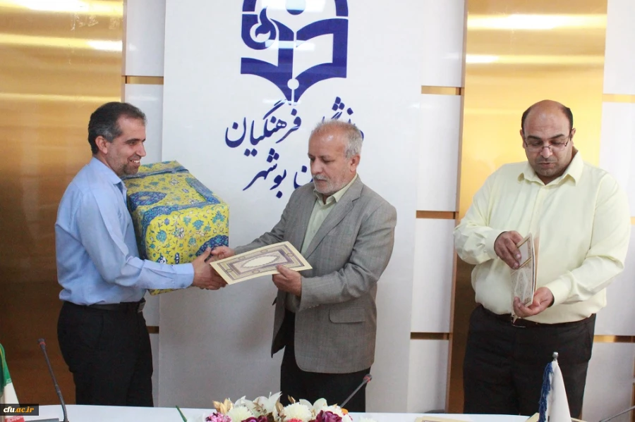 با حضور رئیس دانشگاه انجام شد؛
تقدیر از مسئولان و فعالان حوزه دانشجویی پردیس های دانشگاه فرهنگیان استان بوشهر 18