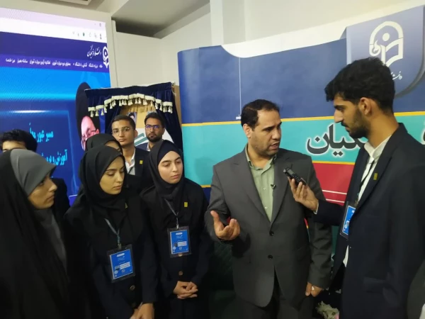 گزارش دانشجو معلم یاوران رسانه با دکتر صحرایی 2