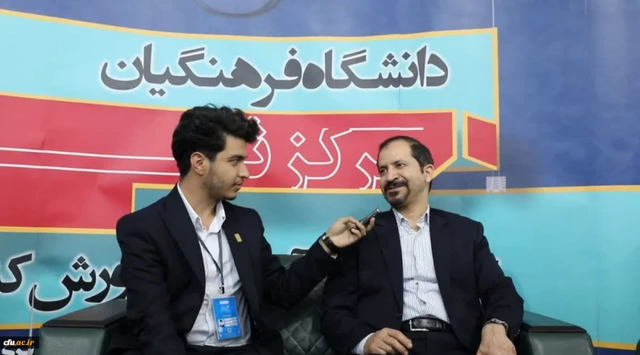 بازدید معاون پژوهشی وزارت علوم از غرفه  کتاب دانشگاه فرهنگیان  2