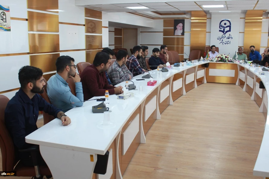 صد سال تنهایی؛
در دانشگاه فرهنگیان استان بوشهر نقد و بررسی شد 4