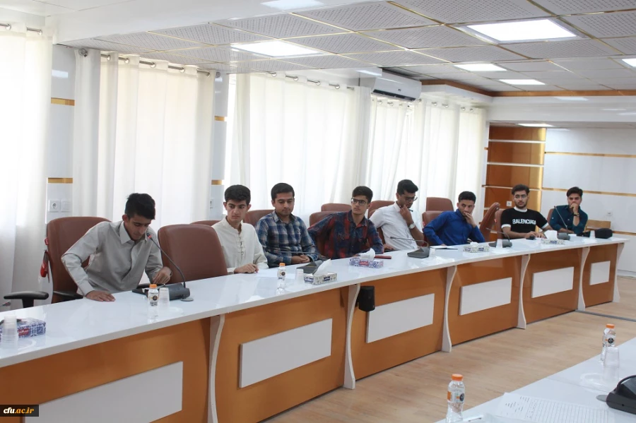 صد سال تنهایی؛
در دانشگاه فرهنگیان استان بوشهر نقد و بررسی شد 5