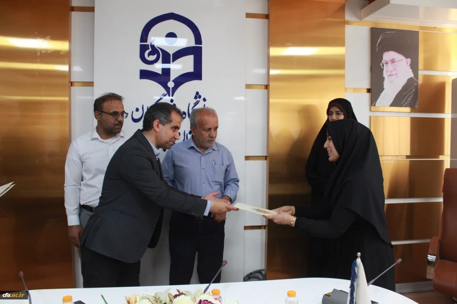 در دانشگاه فرهنگیان استان بوشهر؛
برگزیدگان علمی کانون شاهد و ایثارگر تقدیر شدند 14