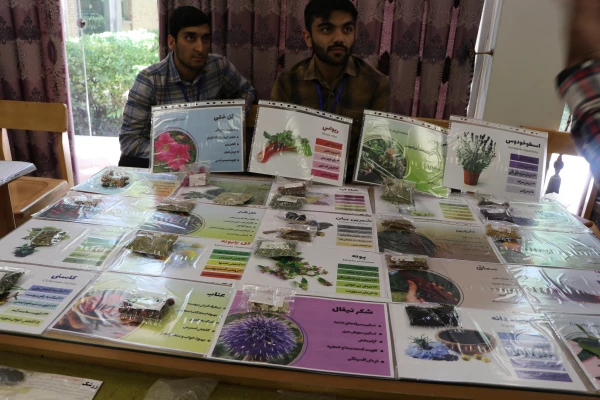 نمایشگاه و کارگاه تنوع زیستی در پردیس باهنر استان اصفهان 
 9