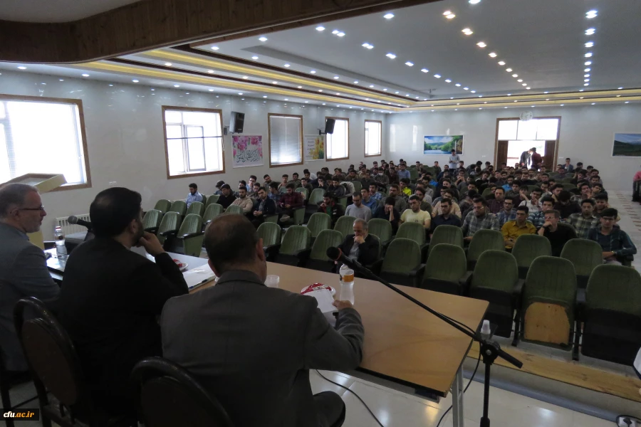 نشست توجیهی – آموزشی هسته گزینش با دانشجویان پردیس های استان مرکزی
 5