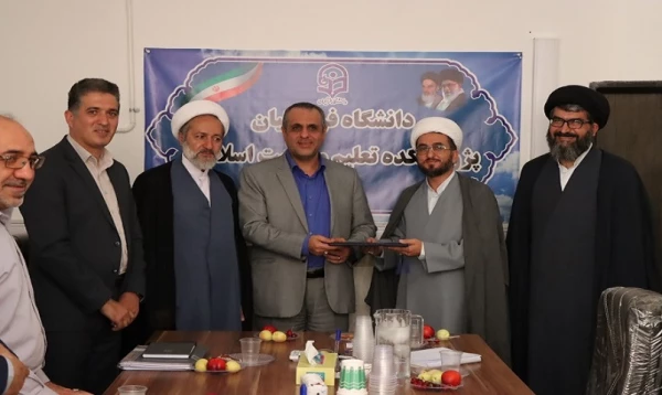حجت الاسلام حجت اله عباسی به عنوان رئیس پژوهشکده تعلیم و تربیت اسلامی دانشگاه فرهنگیان مستقر در شهر مقدس قم معرفی شد 2