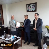 در هفته جهاد کشاورزی انجام شد:
دیدار و گفتگو رئیس دانشگاه فرهنگیان با مدیرکل جهاد کشاورزی استان بوشهر
 3