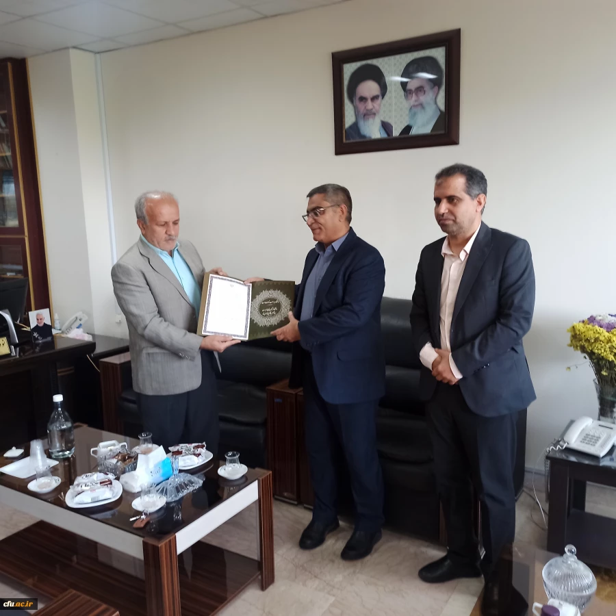 در هفته جهاد کشاورزی انجام شد:
دیدار و گفتگو رئیس دانشگاه فرهنگیان با مدیرکل جهاد کشاورزی استان بوشهر
 3