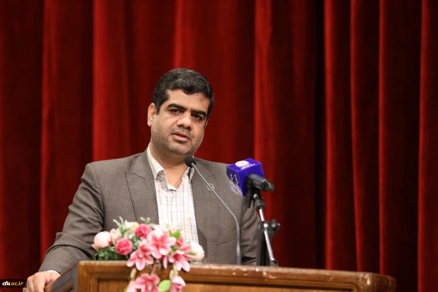 کاروزی، پیوند بین دروس عملی و نظری است
 3