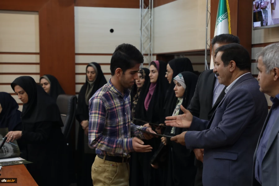 کاروزی، پیوند بین دروس عملی و نظری است
 2