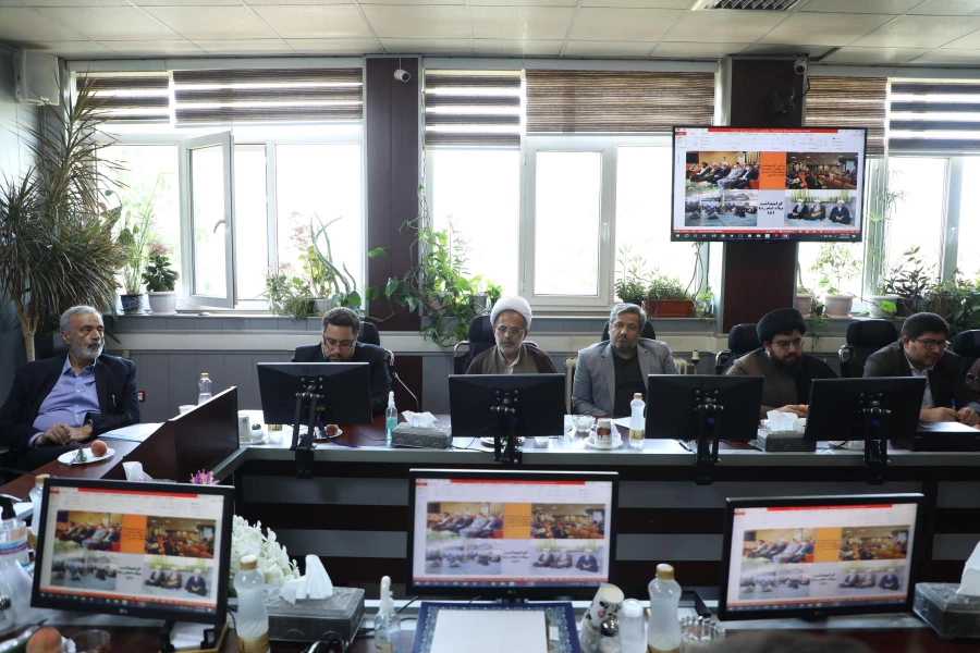 محوریت اصلی دانشگاه فرهنگیان نماز و قرآن و سیره معصومین است 4