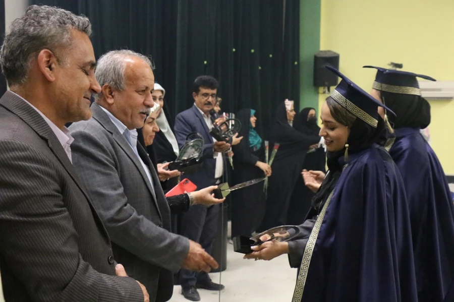 همزمان با عید غدیر؛
جشن بزرگ دانش آموختگی 171 ورودی 98 پردیس بنت الهدی صدر دانشگاه فرهنگیان استان بوشهر 15