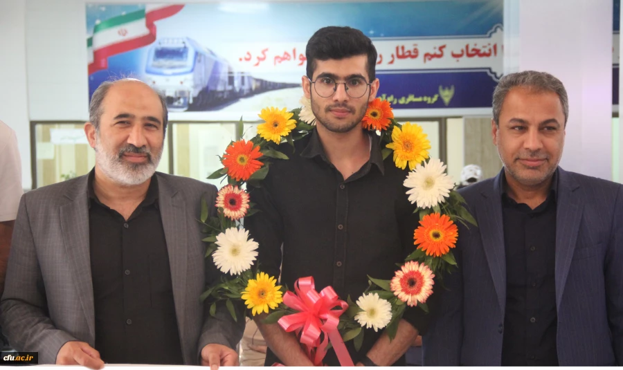 مراسم استقبال از دانشجو معلم افتخار آفرین دانشگاه فرهنگیان هرمزگان ، آقای عدنان آخشیخ در دهمین جشنواره تدریس برتر دانشجو معلمان سراسر کشور 6