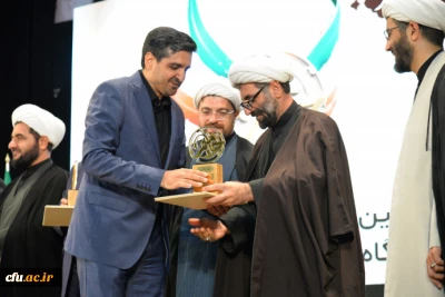 به همت دفتر نهاد مقام معظم رهبری در دانشگاه های استان انجام شد:

تجلیل از سرپرست مدیریت امور پردیس های دانشگاه فرهنگیان آذربایجان شرقی بعنوان مدیر برتر در دوره حامیم ۲