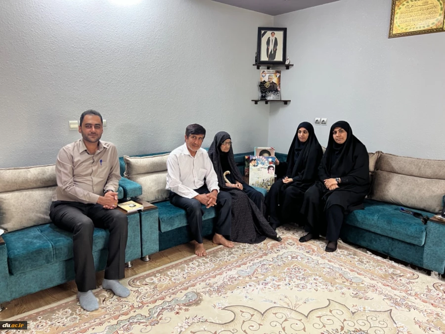 رئیس دانشگاه فرهنگیان استان بوشهر خبر داد:
دیدار اعضای کارگروه شهدای دانشگاه با خانواده دو شهید دانشجومعلم 2