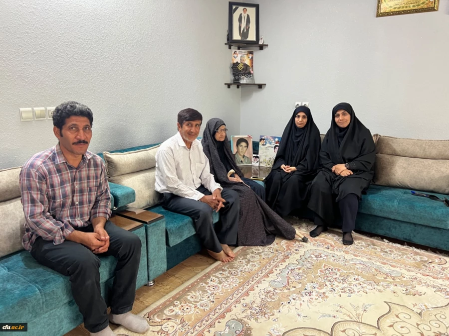رئیس دانشگاه فرهنگیان استان بوشهر خبر داد:
دیدار اعضای کارگروه شهدای دانشگاه با خانواده دو شهید دانشجومعلم 4