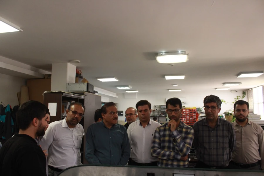 رئیس دانشگاه فرهنگیان استان بوشهر؛
بازدید ۴ ساعته اساتید و کارکنان دانشگاه از مجتمع غنی سازی شهید احمدی روشن نطنز 4