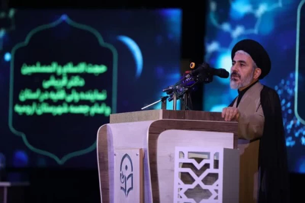 تمسک به قرآن کریم محور تشخیص مسیر صحیح و رهایی از فتنه  2