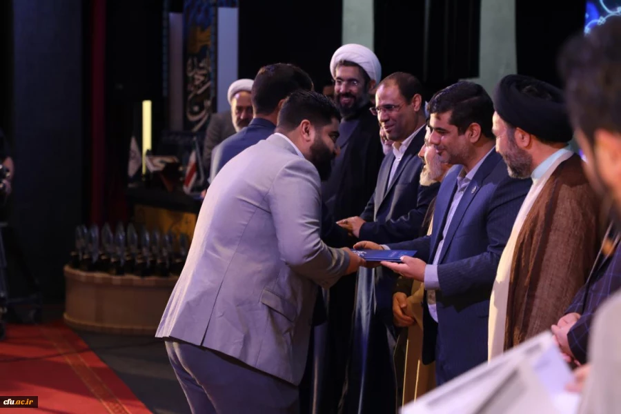 اختتامیه سی هفتمین جشنواره قران و عترت دانشجویان 18