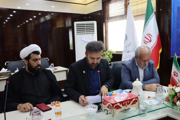 با حضور سرپرست دانشگاه فرهنگیان استان بوشهر؛
امضای تفاهم نامه چندجانبه توانمندسازی نیروهای شاغل آموزش و پرورش استان  3