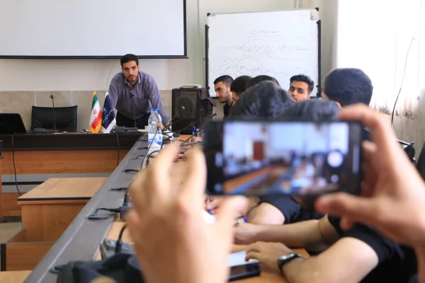 دوره توانمند سازی دانشجویان فعال فرهنگی سیاسی و اجتماعی(طرح حامیم ۲)
 6