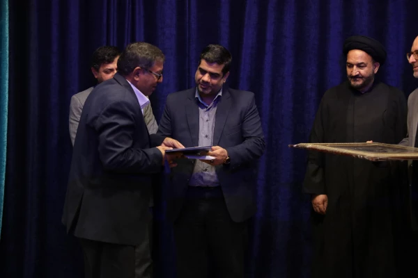 بهره گیری از ایده ها نوآورانه و نظرات کارشناسی در برنامه ها 12