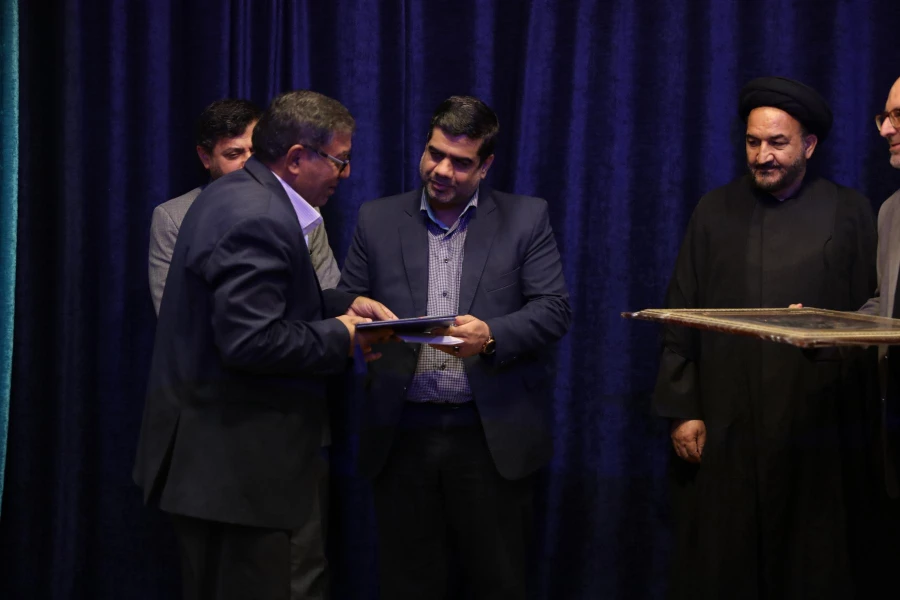 بهره گیری از ایده ها نوآورانه و نظرات کارشناسی در برنامه ها 12