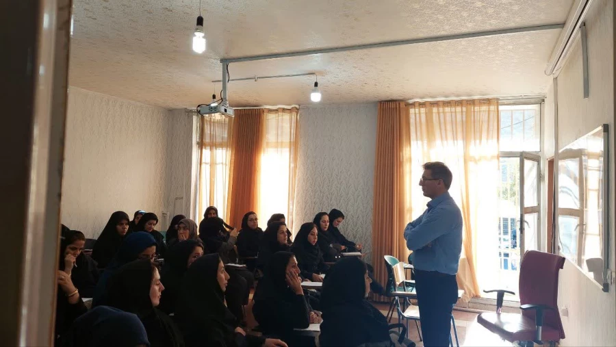 برگزاری دوره توانمند سازی معلمان مدارس غیردولتی با هدف ارتقاءدانش تخصصی آموزگاران  5