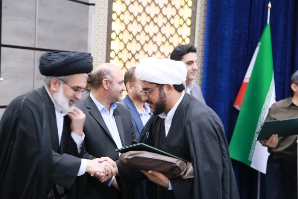 آیین معارفه سرپرست نهاد نمایندگی مقام معظم رهبری در دانشگاه فرهنگیان استان لرستان و معرفی مسئول نهاد دانشگاه لرستان و تکریم مسئول پیشین این نهاد برگزار شد 10