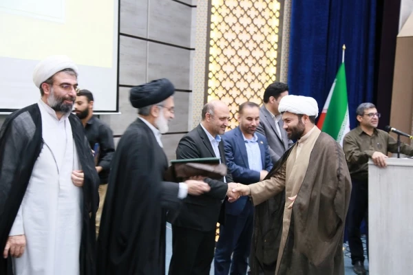 آیین معارفه سرپرست نهاد نمایندگی مقام معظم رهبری در دانشگاه فرهنگیان استان لرستان و معرفی مسئول نهاد دانشگاه لرستان و تکریم مسئول پیشین این نهاد برگزار شد 12