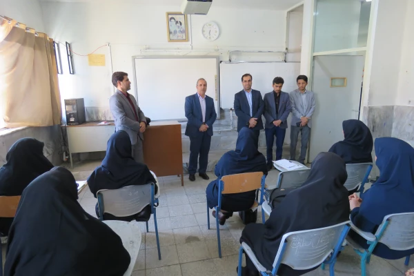 برگزاری دوره توانمند سازی معلمان مدارس غیردولتی در استان مرکزی
 3