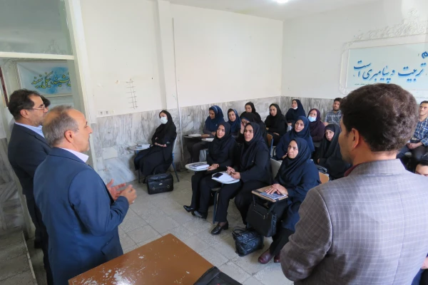 برگزاری دوره توانمند سازی معلمان مدارس غیردولتی در استان مرکزی
 4