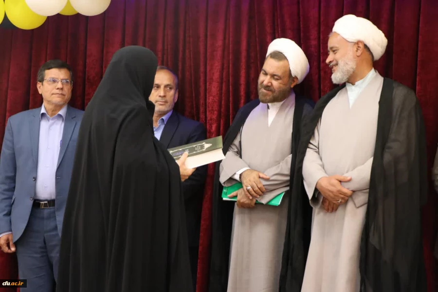 تربیت با رویکرد انتقادی از مولفه های تربیت معلم واکنش گرا و پویا  4