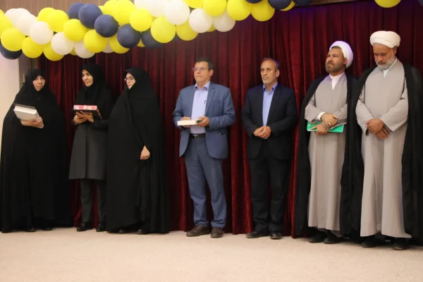 تربیت با رویکرد انتقادی از مولفه های تربیت معلم واکنش گرا و پویا  5