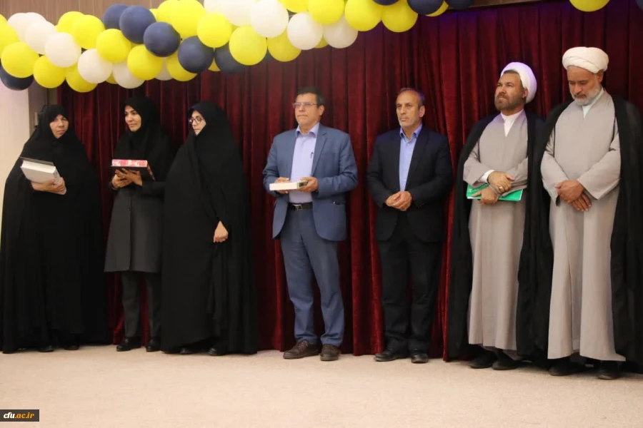 تربیت با رویکرد انتقادی از مولفه های تربیت معلم واکنش گرا و پویا  5