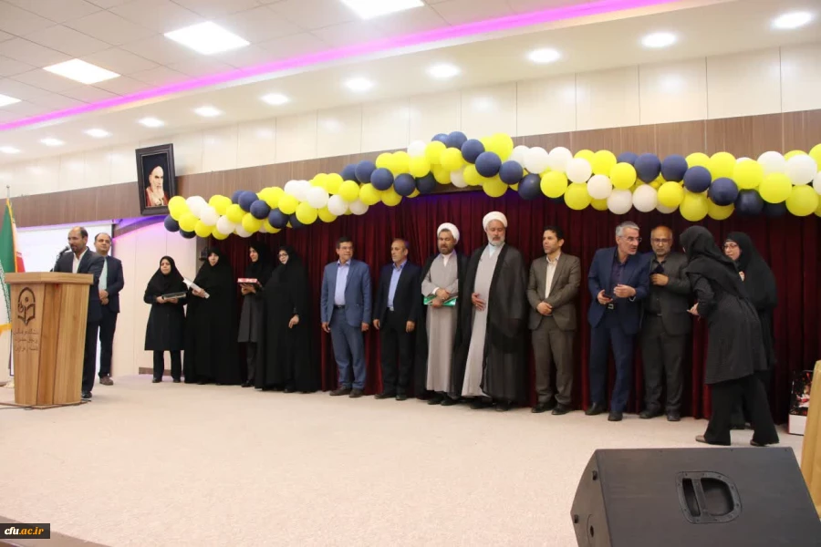 تربیت با رویکرد انتقادی از مولفه های تربیت معلم واکنش گرا و پویا  6