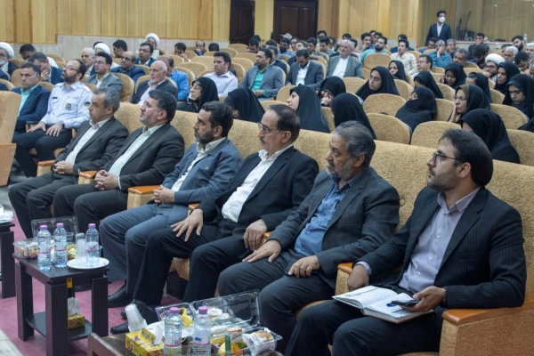 آیین تکریم و معارفه رئیس دانشگاه فرهنگیان یزد برگزار شد
 8