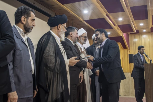 آیین تکریم و معارفه رئیس دانشگاه فرهنگیان یزد برگزار شد
 10