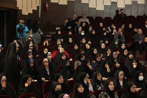 حضور رئیس قوه قضاییه در جمع دانشجویان و اساتید دانشگاه های استان آذربایجان شرقی
 2