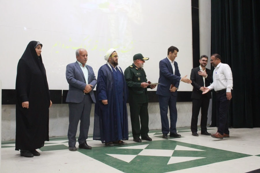 مشاور و دستیار ویژه معاون هماهنگ کننده سپاه:
در تقابل با آمریکا ما پیروز میدانیم 15