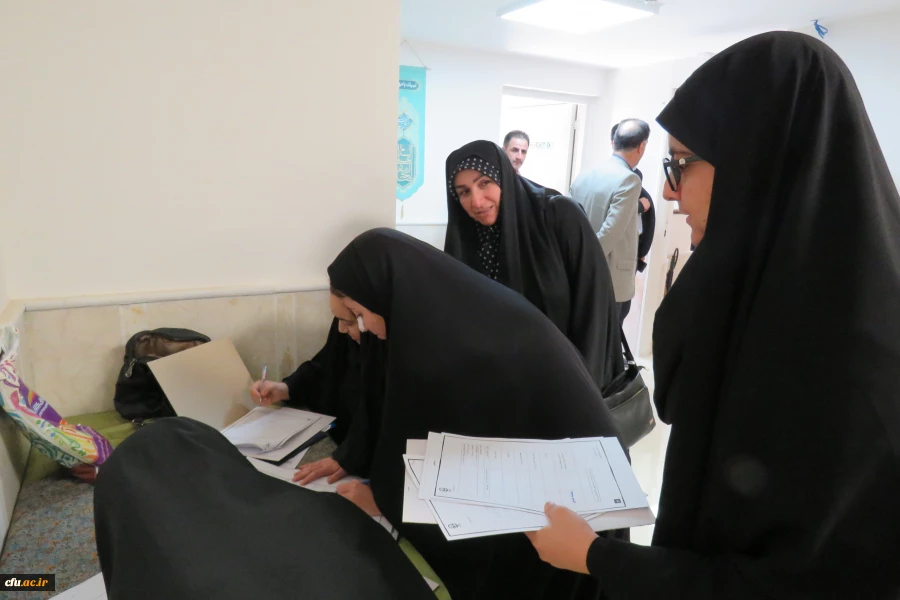 بازدیدمدیرکل فرهنگی دانشگاه فرهنگیان از روند ثبت نام دانشجویان نوورود استان مرکزی
 14