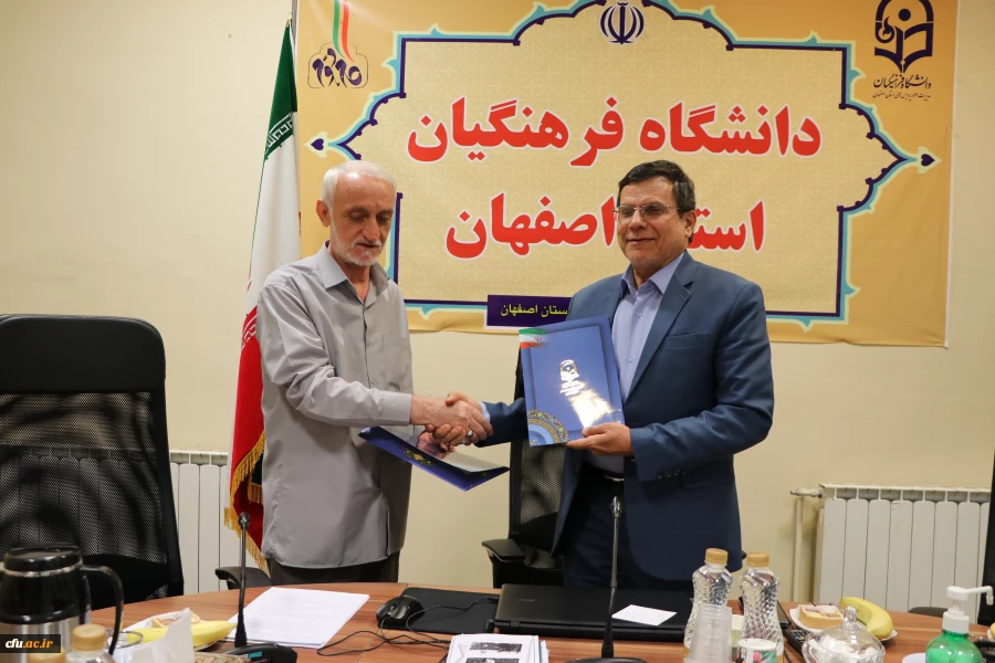 انعقاد تفاهم نامه همکاری دانشگاه فرهنگیان استان اصفهان و موسسه علمی،مطالعاتی جنگ نرم سپاهان 7