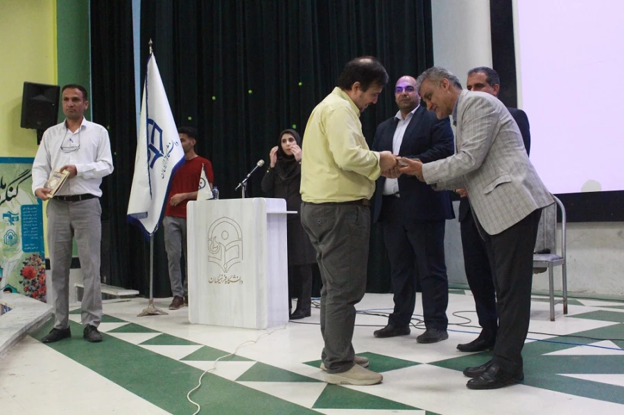 با حضور چهره های ادبی مطرح استان؛
همایش تخصصی نیاز جامعه به حافظ در دانشگاه فرهنگیان استان بوشهر برگزار شد 5