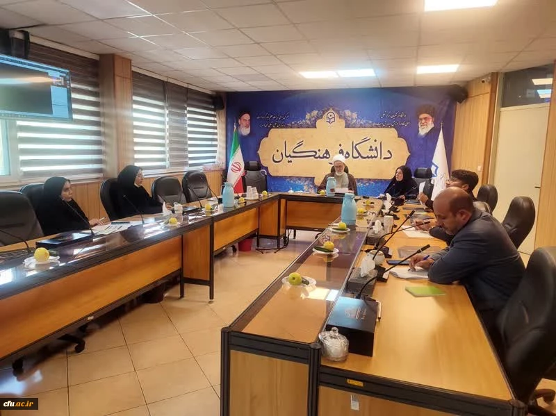 بیست و یکمین جلسه کمیته ناظر بر نشریات دانشجویی دانشگاه فرهنگیان با حضور اعضای کمیته، مدیریت، مسئولان فرهنگی و دانشجومعلمان مدیرمسئول نشریات استان لرستان برگزار شد.  2