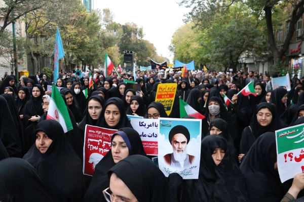 13 آبان روز تسخیر لانه جاسوسی، روز مبارزه با استکبار جهانی و روز دانش آموز گرامی باد. 6