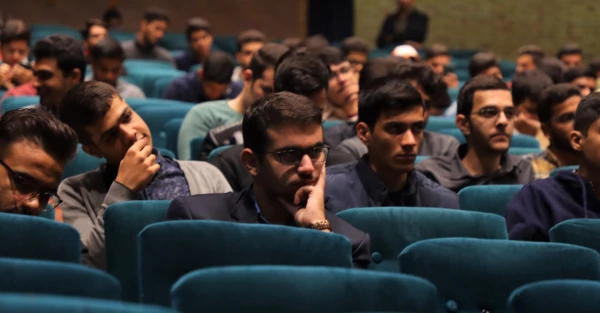 کرسی های آزاد اندیشی؛ بهترین بستر برای بیان آزادانه، عالمانه و شجاعانه دیدگاه ها
 3