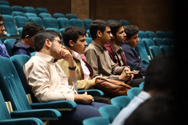 کرسی های آزاد اندیشی؛ بهترین بستر برای بیان آزادانه، عالمانه و شجاعانه دیدگاه ها
 9