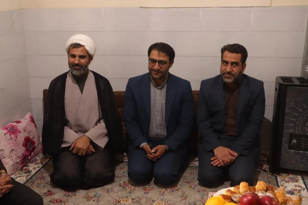 حضور نماینده ولی فقیه، استاندار و سرپرست دانشگاه فرهنگیان استان در طرح چهارشنبه های همدلی و دیدار با خانواده شهدای دانشجومعلم
 3